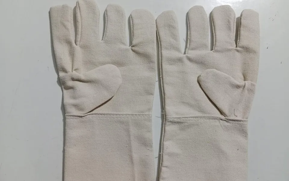 Pair of plain cotton canvas gloves with long cuffs